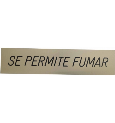 PLACA GRABADA ADHESIVA DE ALUMINIO DE SE PERMITE FUMAR. MEDIDAS 22X5CM.